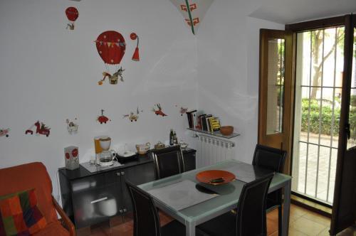Apartamentos La Casa Pintada Caces Exterior foto